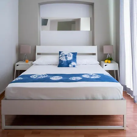 Alojamento de Acomodação e Pequeno-almoço Madà Nápoles