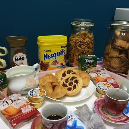 Alojamento de Acomodação e Pequeno-almoço Madà Nápoles